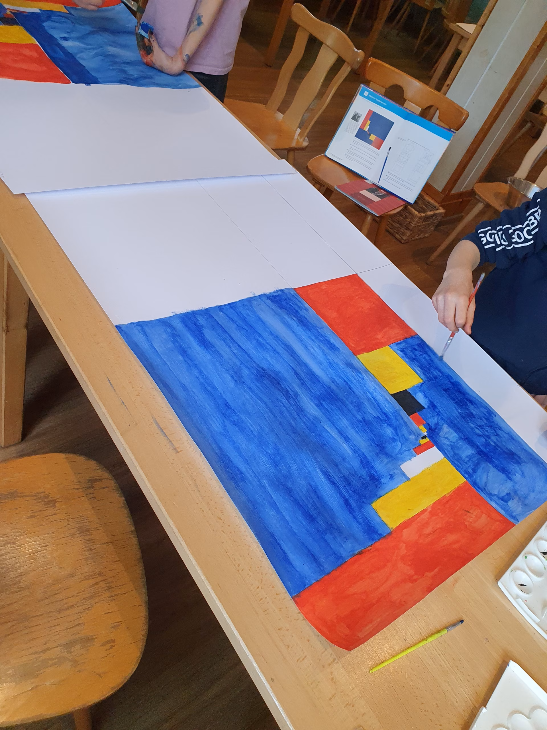 Ein fast fertiges Bild eines Kindes, angelehnt an das Bild „Äquivalenz an den Horizontalen“ von Camille Graeser.