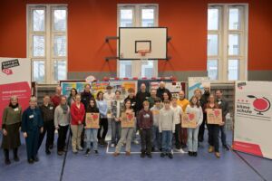 Alle Preisträger der Veranstaltung und Vertreter von energiekonsens und der Behörde auf einem Foto